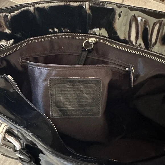 Embossed coach bag - Picture 12 of 15